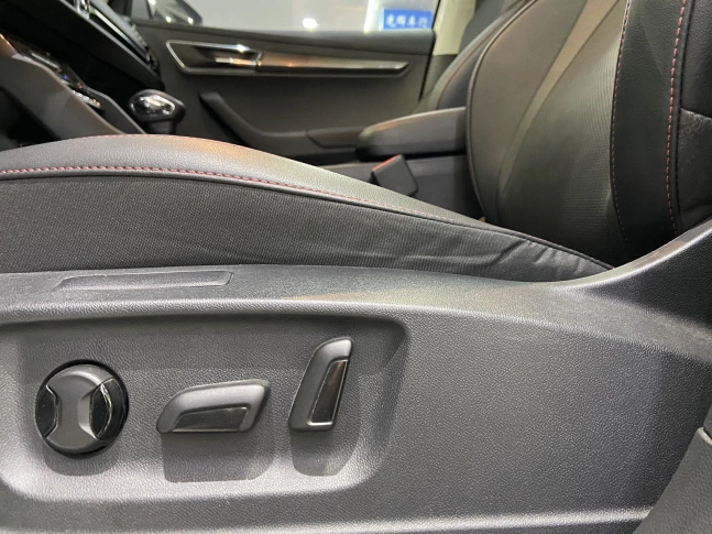 SKODA KAROQ MID 2022