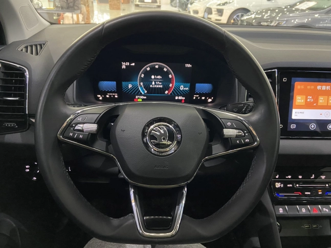 SKODA KAROQ MID 2022