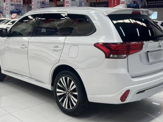 MITSUBISHI OUTLANDER  2022