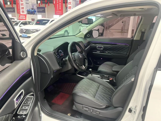 MITSUBISHI OUTLANDER  2022
