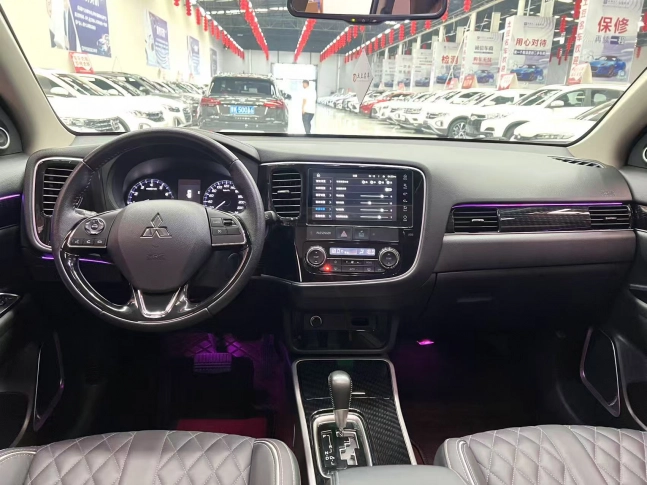MITSUBISHI OUTLANDER  2022