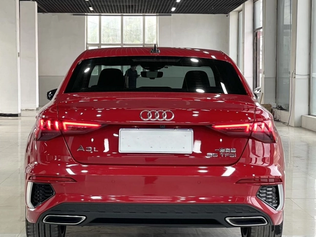 Audi A3L Limousine 35 TFSI Luxury Sport Turbo 2021