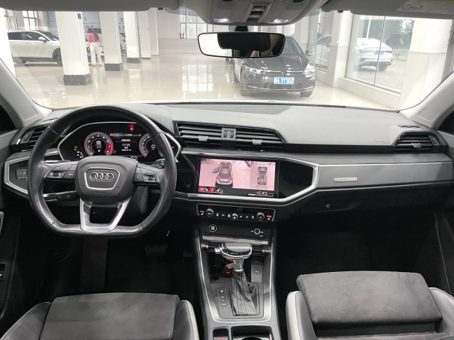 Audi Q3 Sporty Style National VI Turbo 2022