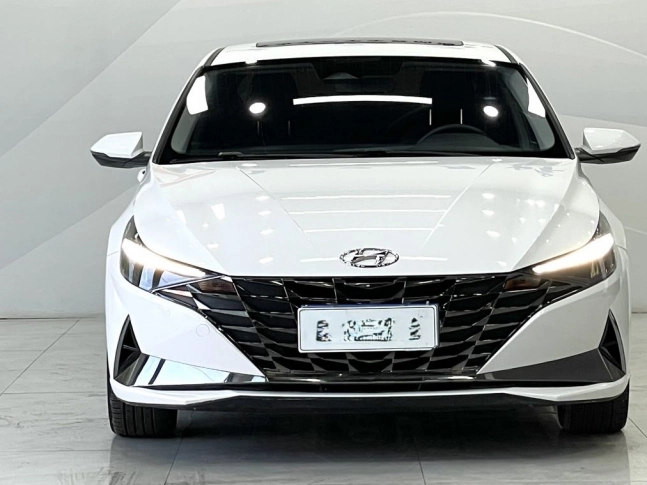 Hyundai Elantra 240TGDi Lux Turbo 2022