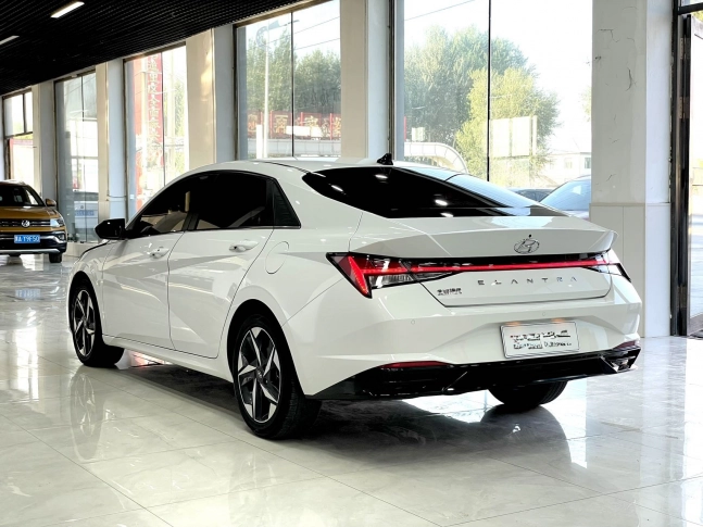 Hyundai Elantra 240TGDi Lux Turbo 2022