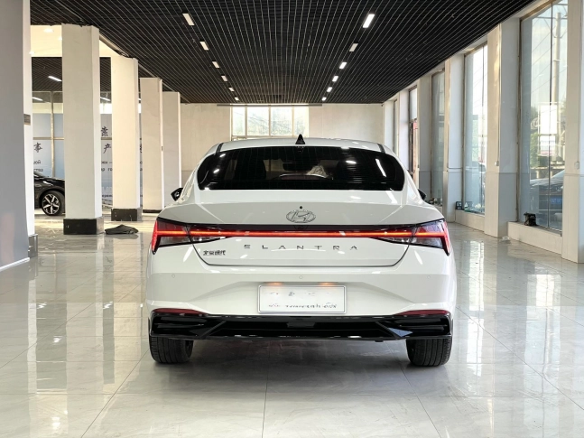 Hyundai Elantra 240TGDi Lux Turbo 2022