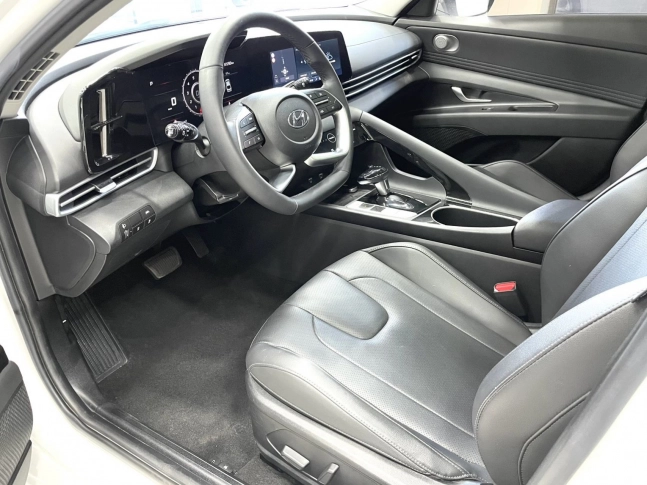 Hyundai Elantra 240TGDi Lux Turbo 2022