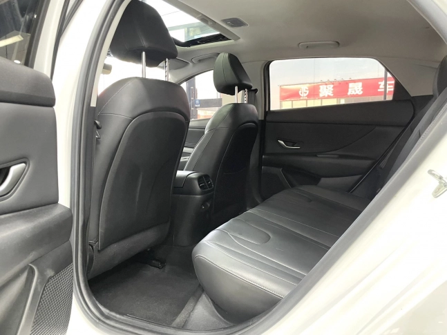 Hyundai Elantra 240TGDi Lux Turbo 2022