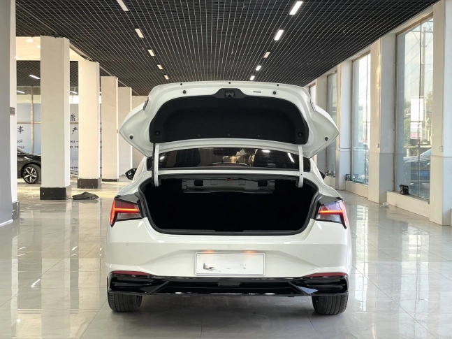 Hyundai Elantra 240TGDi Lux Turbo 2022